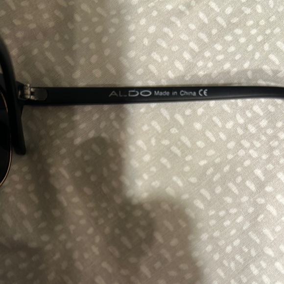 Trendy Black Sunglasses Set - Picture 7 of 12